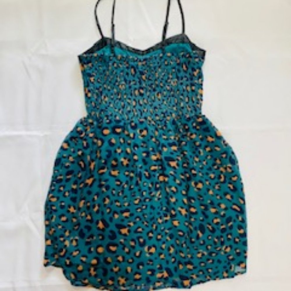 Dresses - Picture 2 of 4